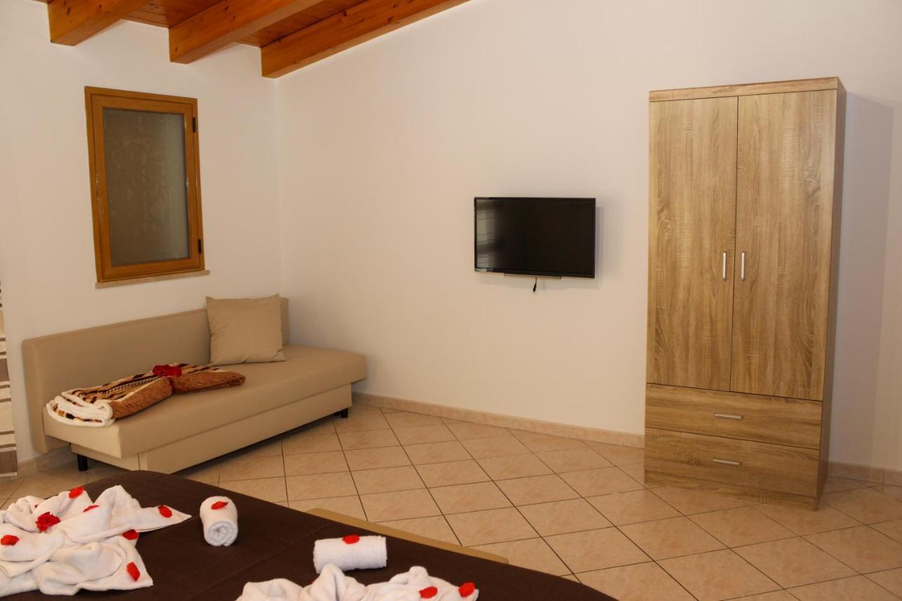 La Terra Del Sole Apartment ชีนิซี ภายนอก รูปภาพ